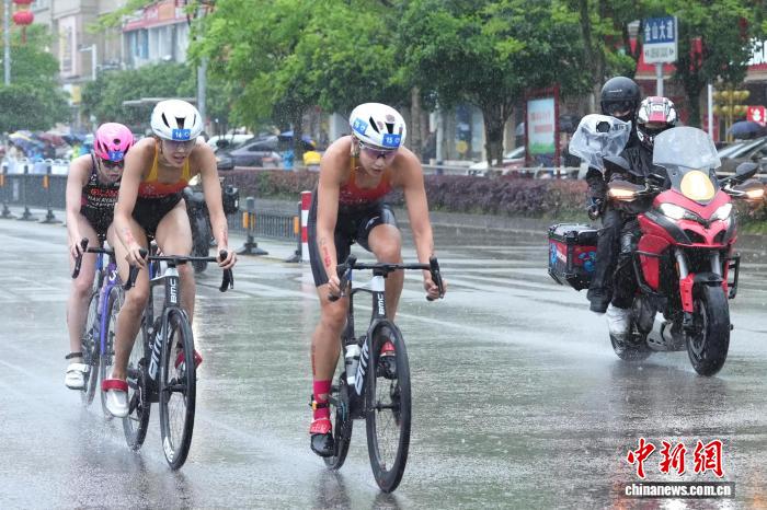 2026江西德兴铁人三项亚洲杯凤凰湖鸣枪开赛，群